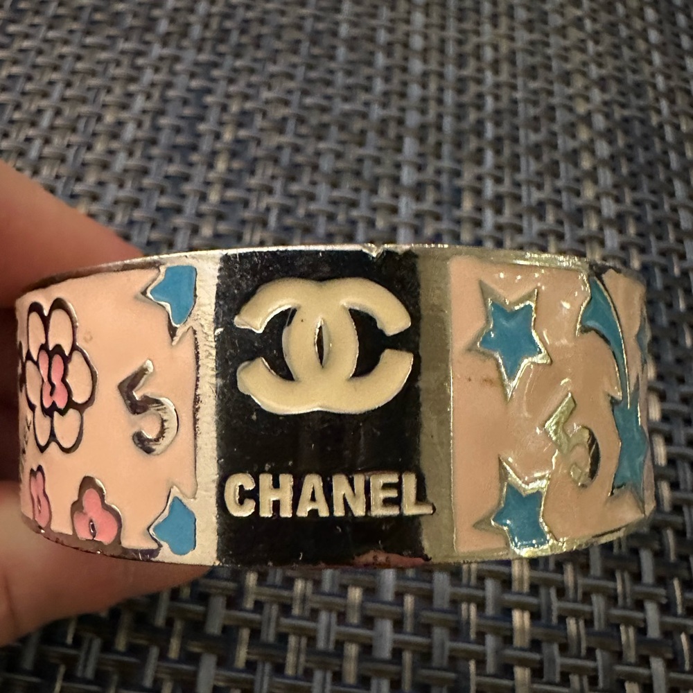 Vintage enamel Chanel 5 cuff bracelet bangle Pink Silver Tone Stars Flowers 3056